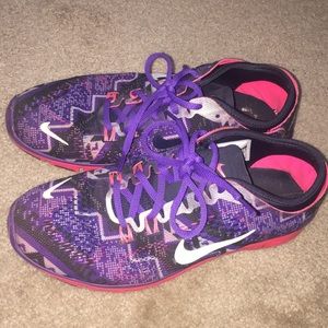 NIKE FREE RUNS size 7.5